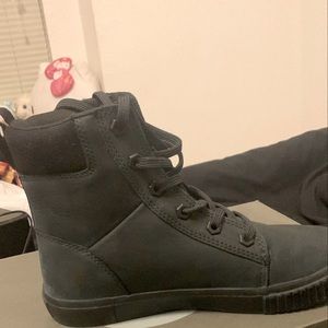 Timberland skyla bay bootie, leather very comfortable size 6 good condition